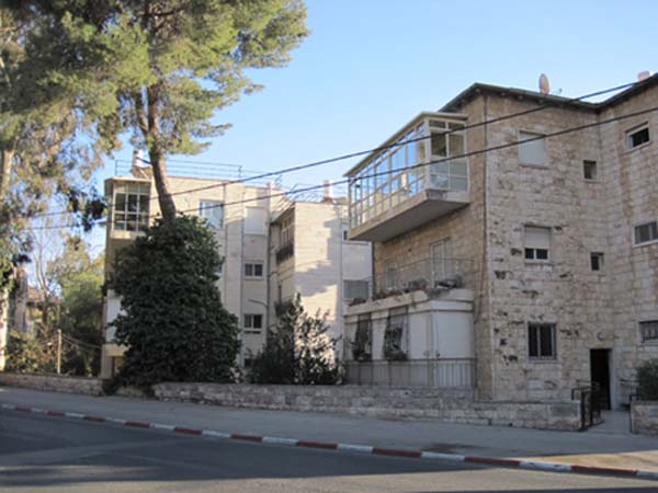 . Γενική άποψη του διαμερίσματος από την οδό Rachel Imenu . Γενική άποψη του διαμερίσματος από την οδό Rachel Imenu